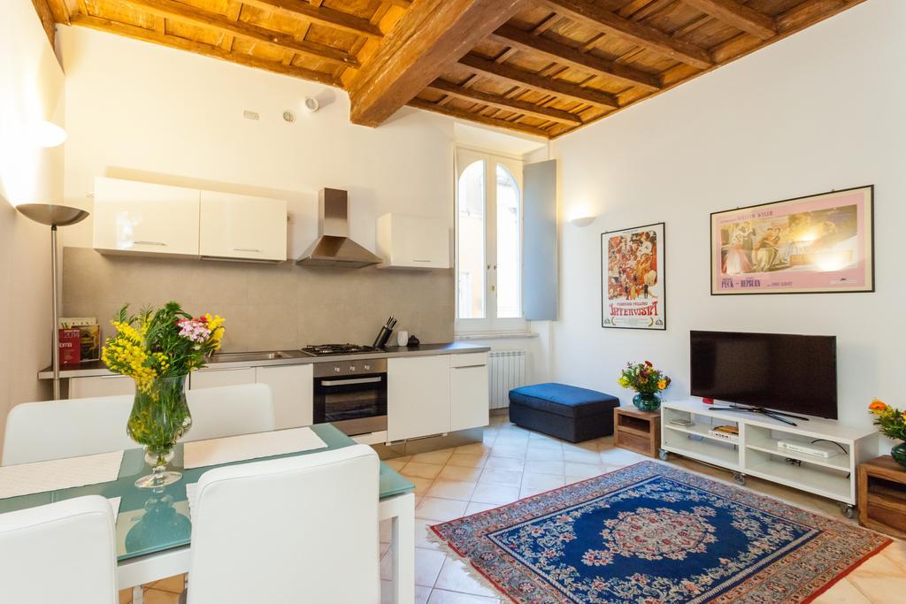 Maisonette Farnese Rome Room photo